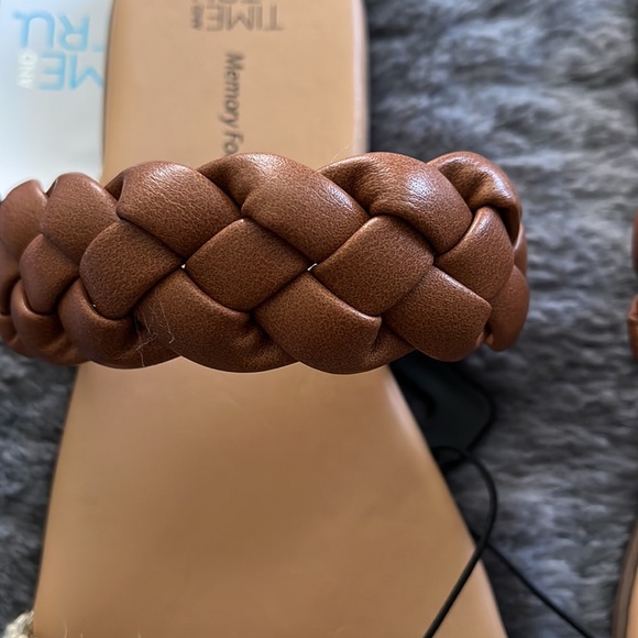 Sandals - Picture 3 of 5